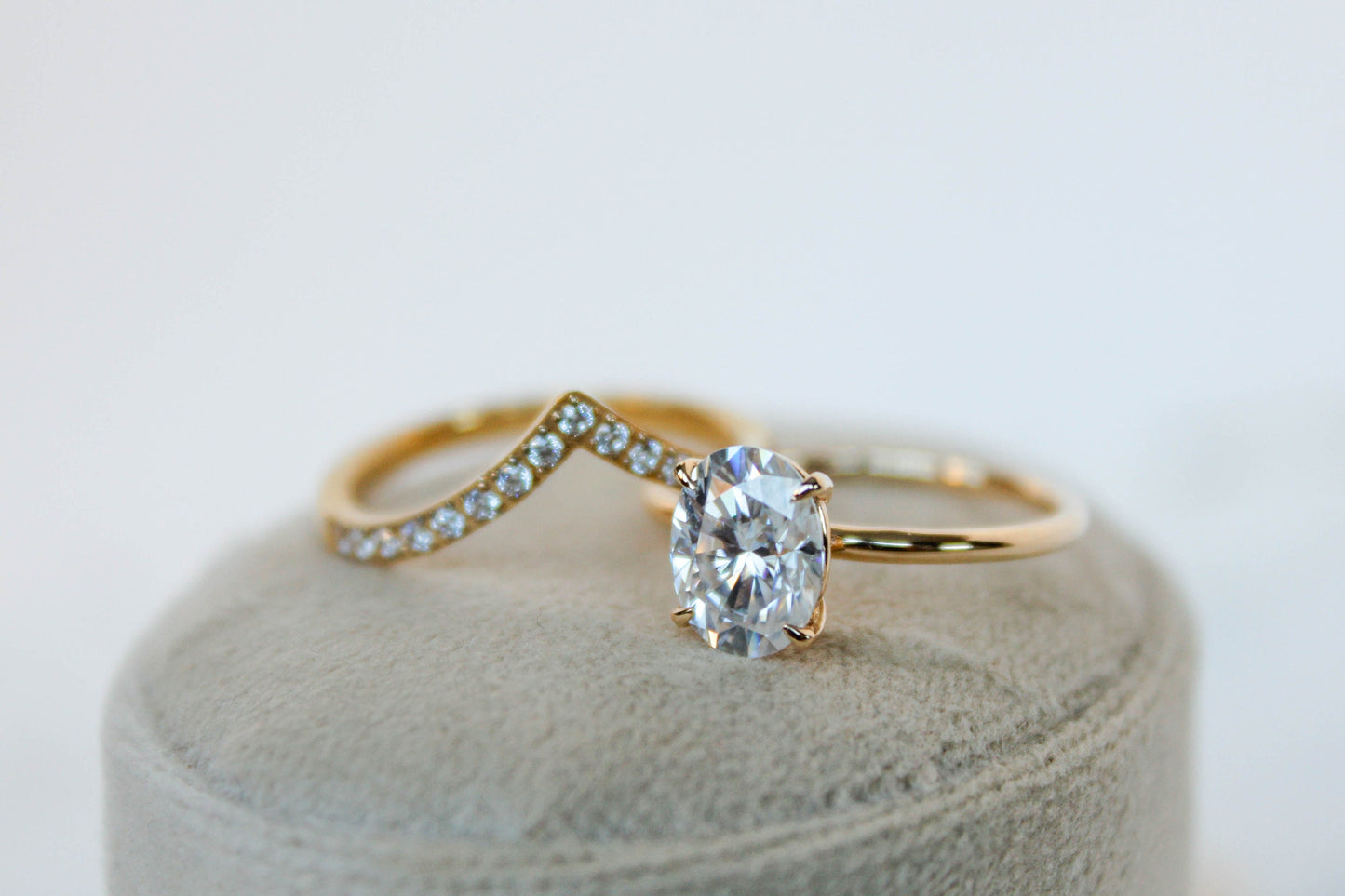 1.5 CT Oval Cut Moissanite Solitaire Ring