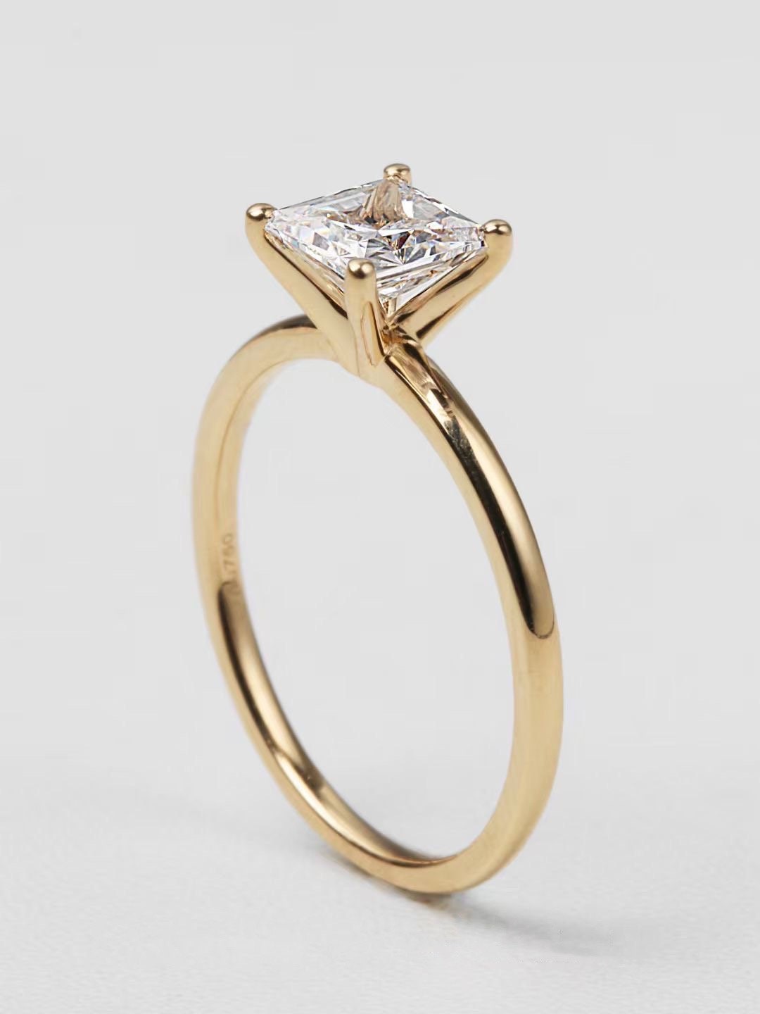 1 CT Princess Cut Solitaire Moissanite Engagement Ring